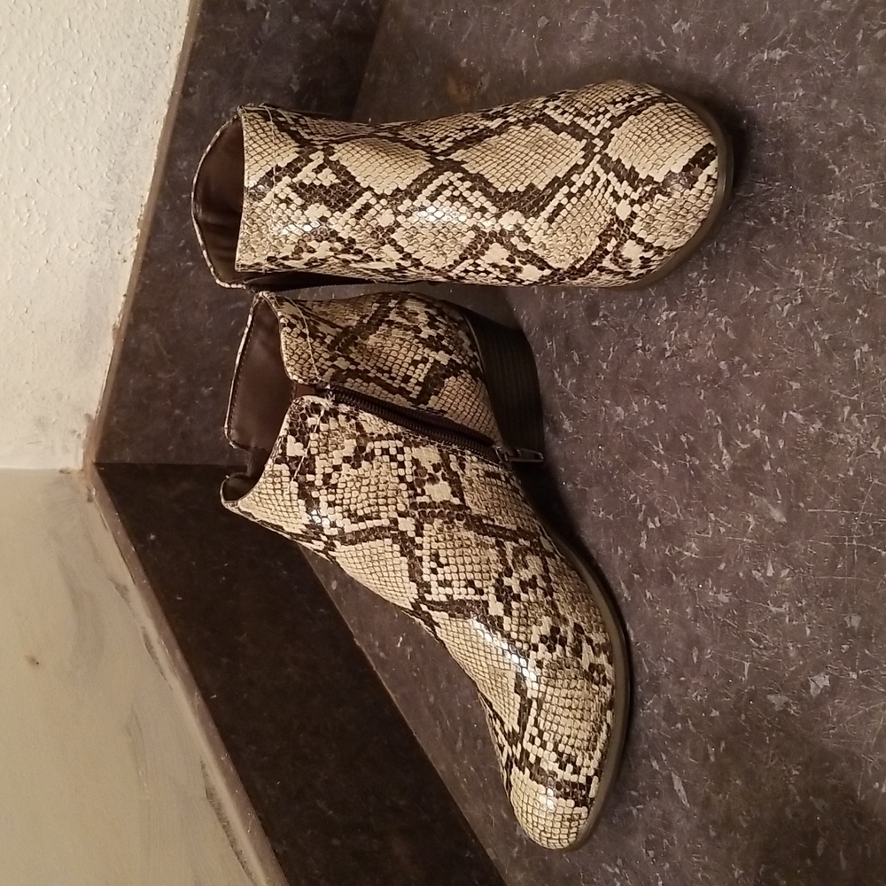 Unionbay 7.5 ankle boot